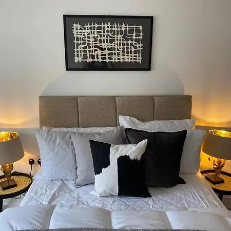 Fishponds Flat 2 By Mia Living 2 Bedroom Apartment With Road Side Parking Apartamento *