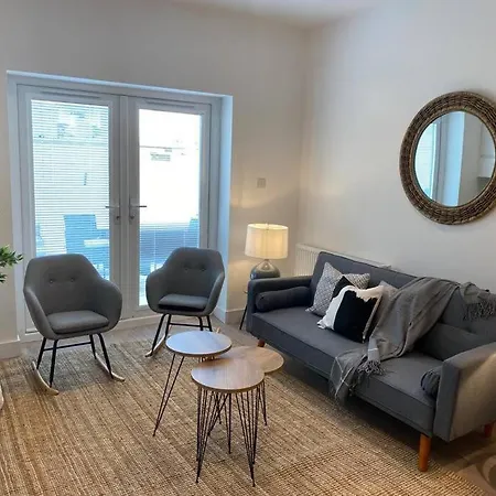 Fishponds Flat 2 By Mia Living 2 Bedroom Apartment With Road Side Parking Apartment