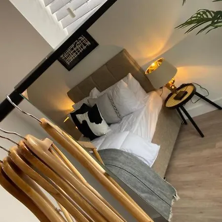 Fishponds Flat 2 By Mia Living 2 Bedroom Apartment With Road Side Parking Bristol