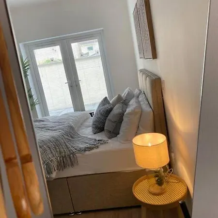 Fishponds Flat 2 By Mia Living 2 Bedroom Apartment With Road Side Parking * Bristol