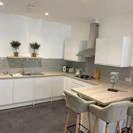 Fishponds Flat 2 By Mia Living 2 Bedroom Apartment With Road Side Parking Apartment